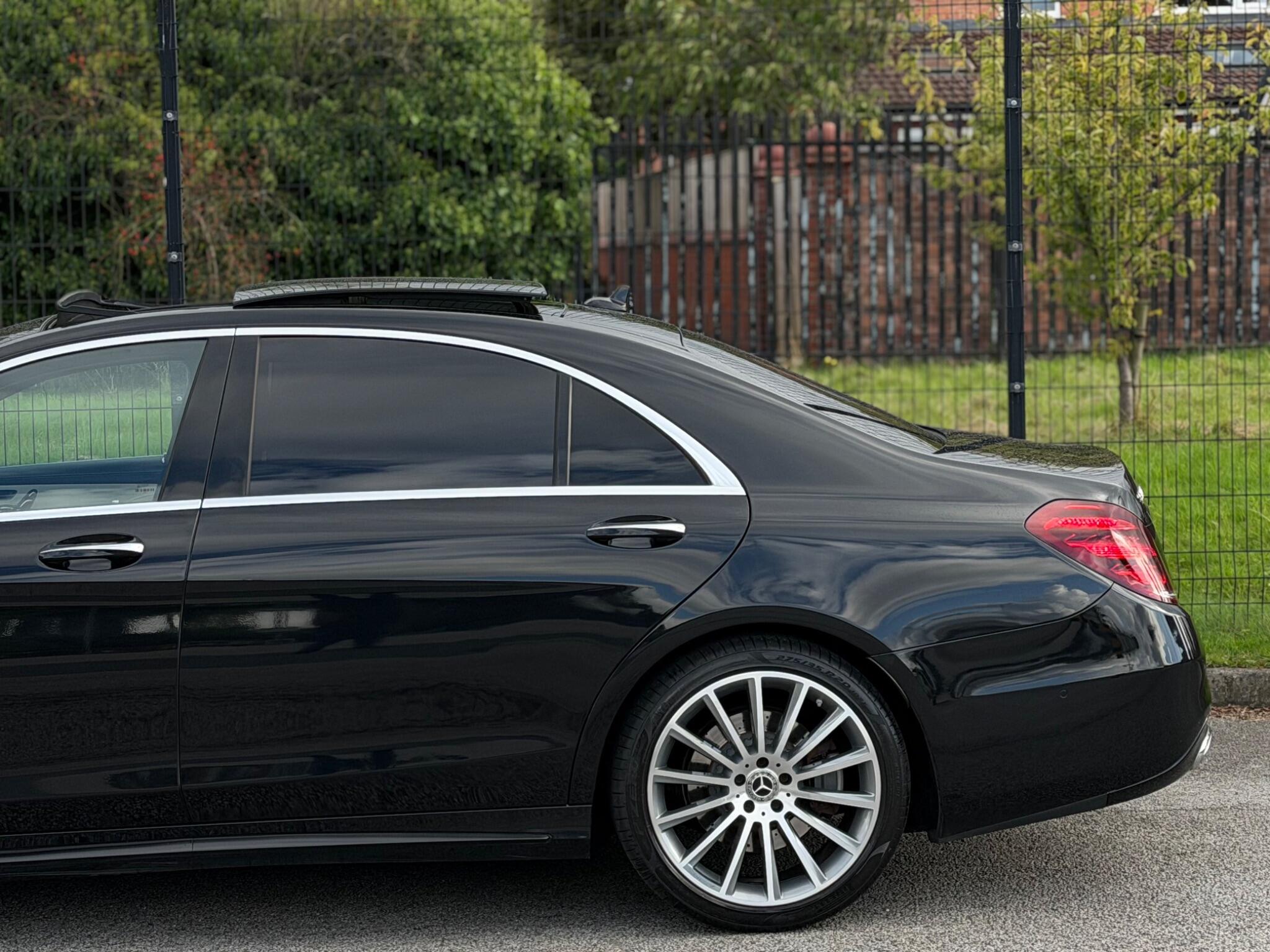 Mercedes-Benz S-Class view 40