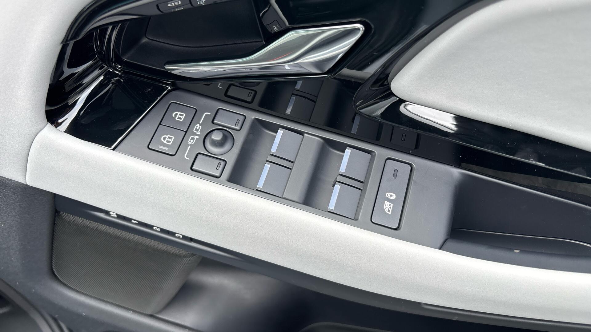 Land Rover Range Rover Evoque view 48