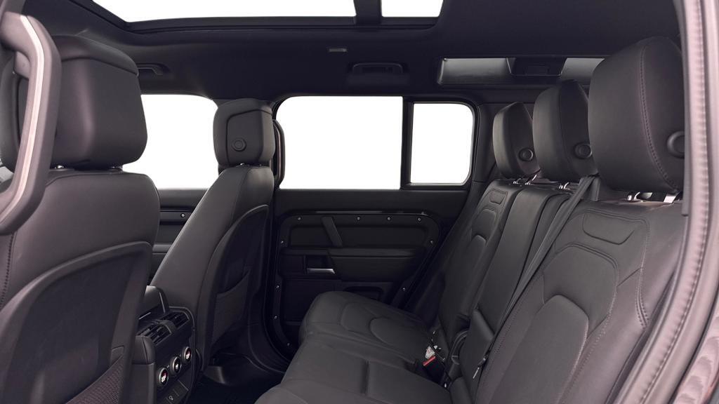 Land Rover Defender view 4
