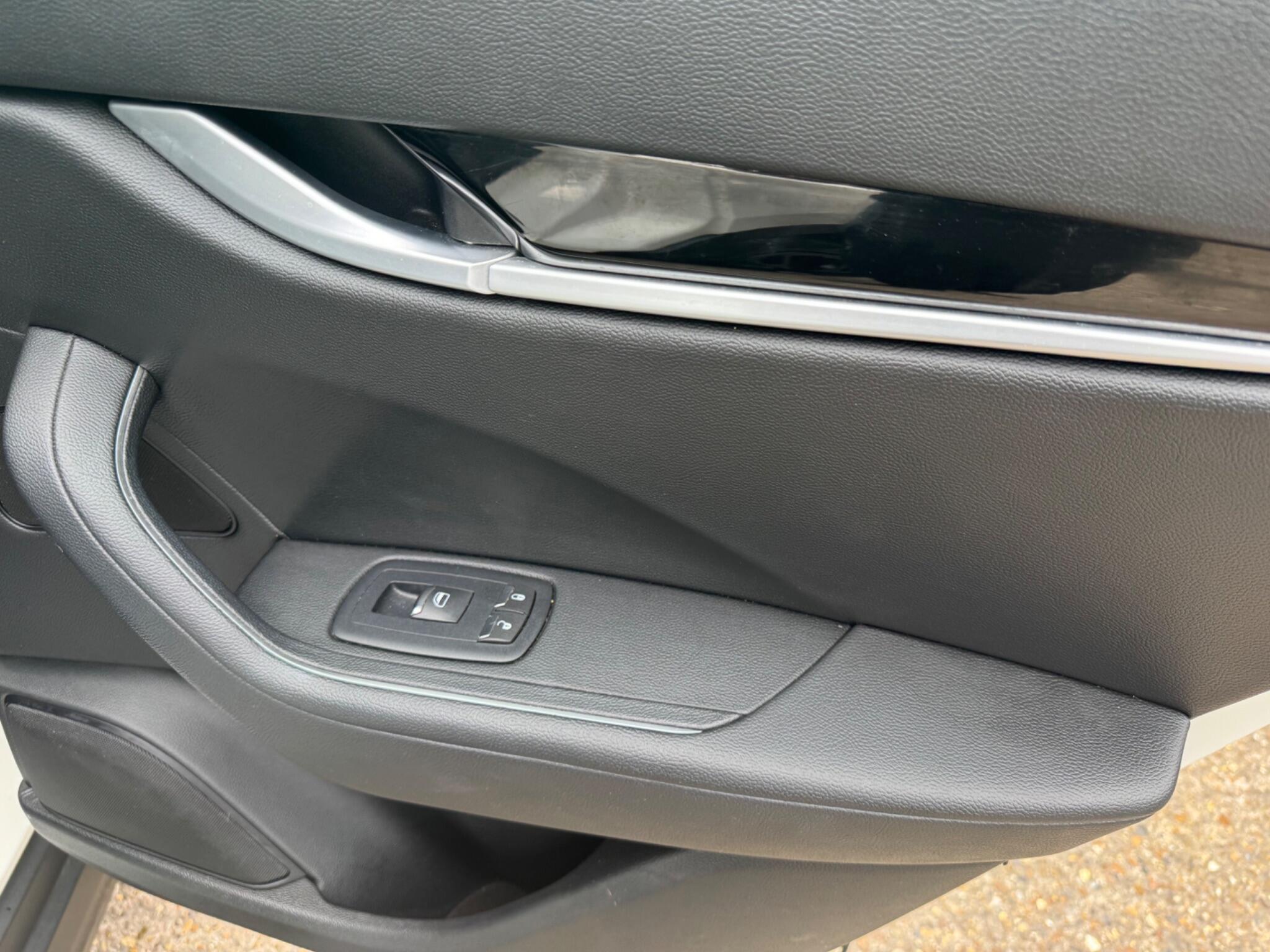 Maserati Levante view 39