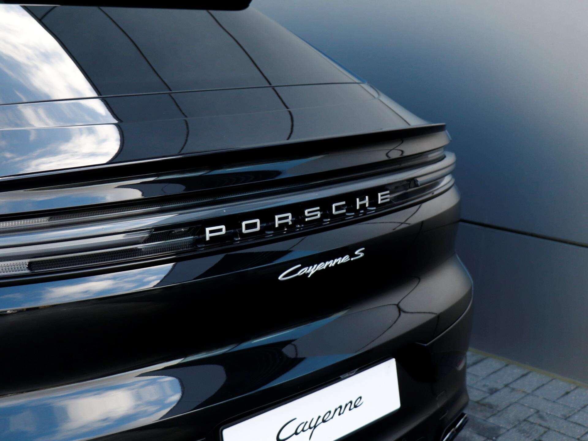 Porsche Cayenne view 31