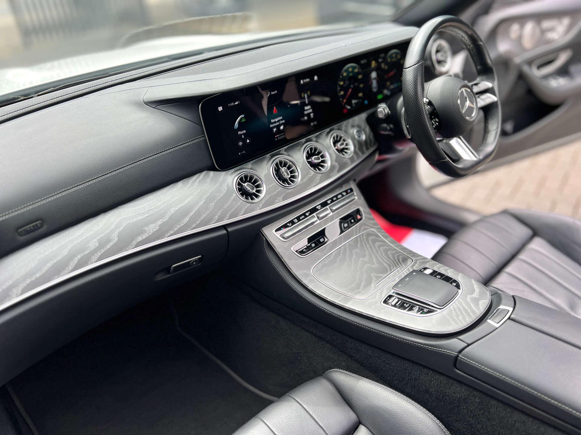 Mercedes-Benz E Class view 24