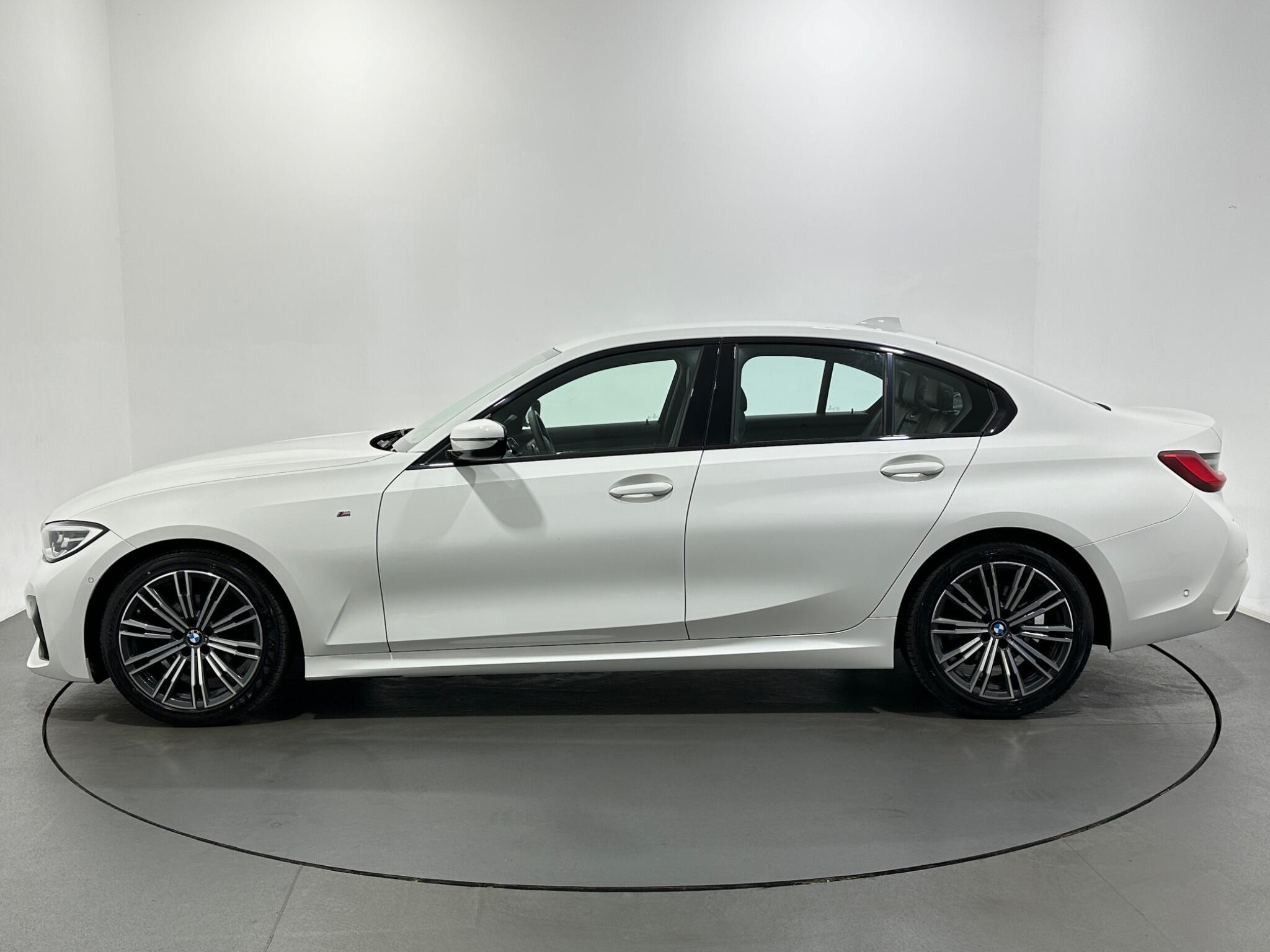 BMW 3 Series view 5