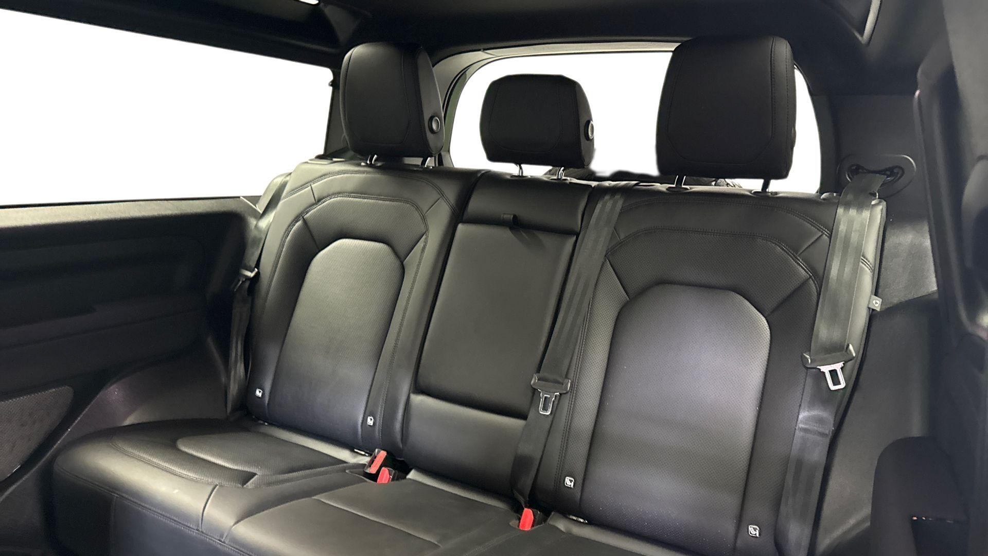 Land Rover Defender view 4