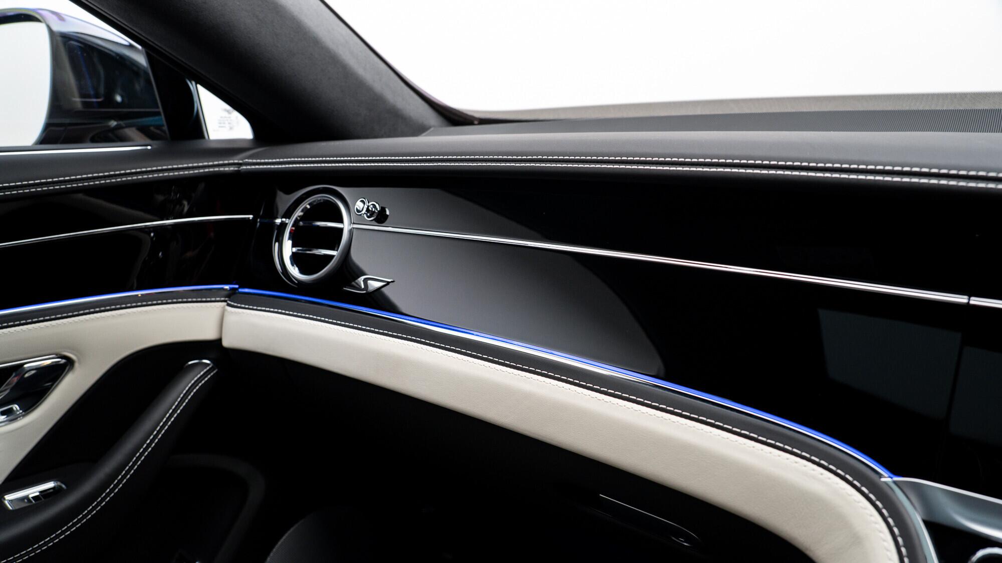 Bentley Flying Spur view 63