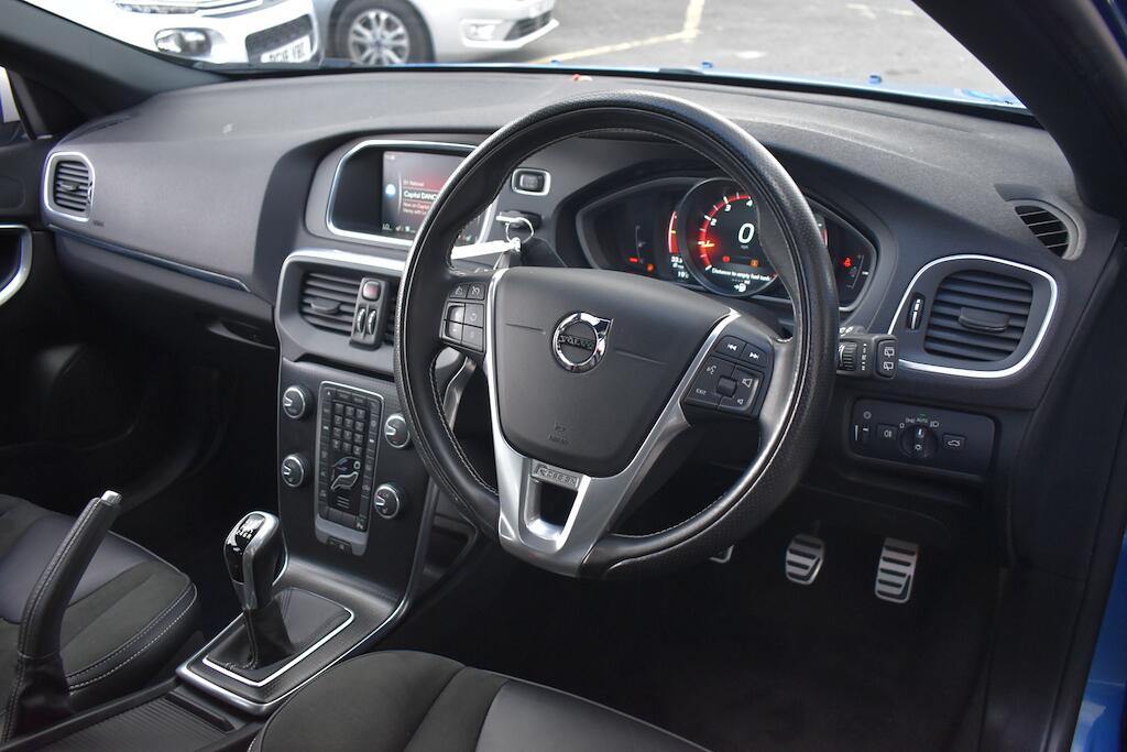 Volvo V40 view 10