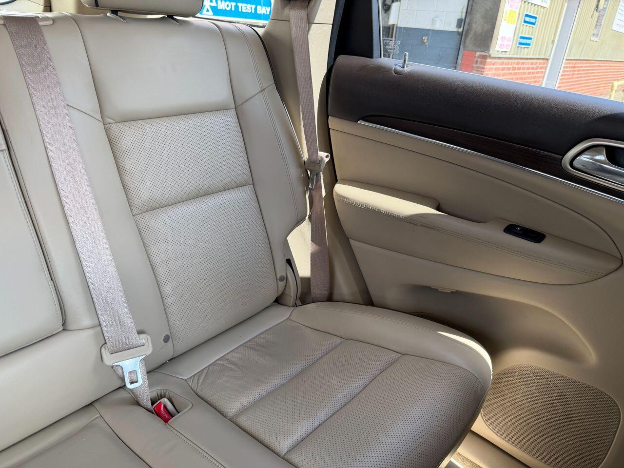 Jeep Grand Cherokee view 52