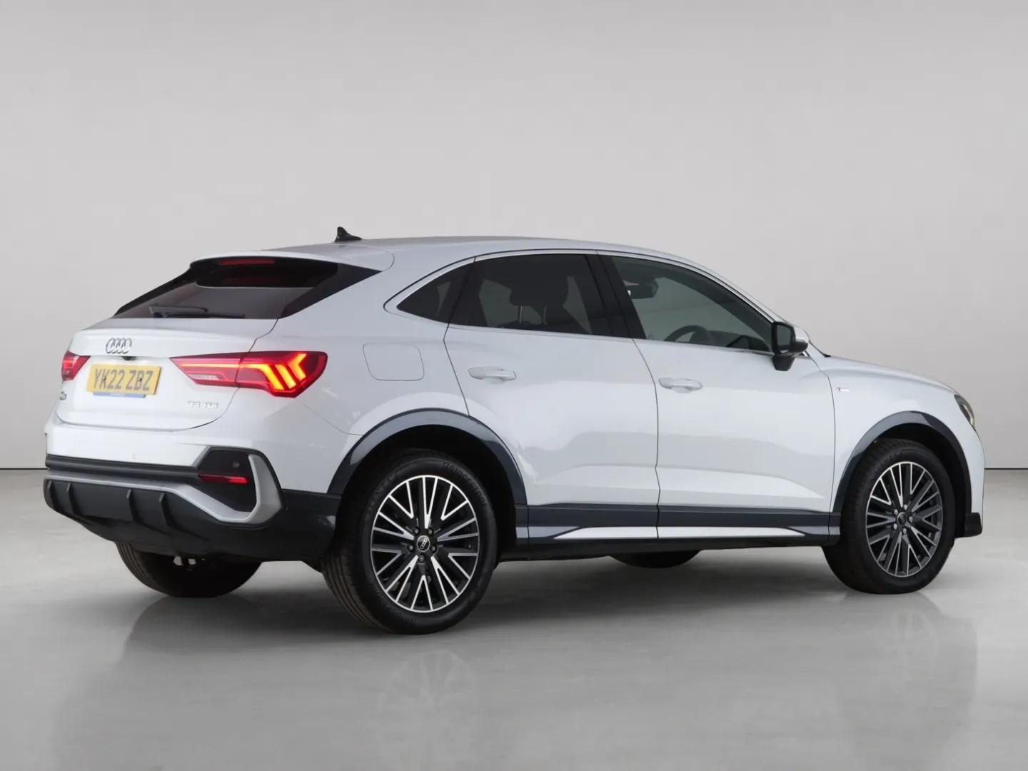 Audi Q3 view 6