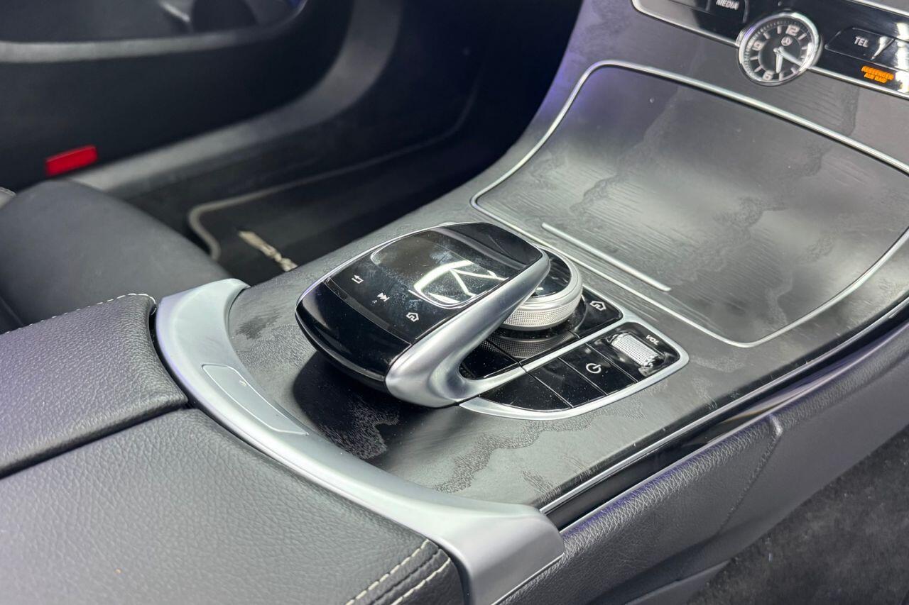Mercedes-Benz C-Class view 27