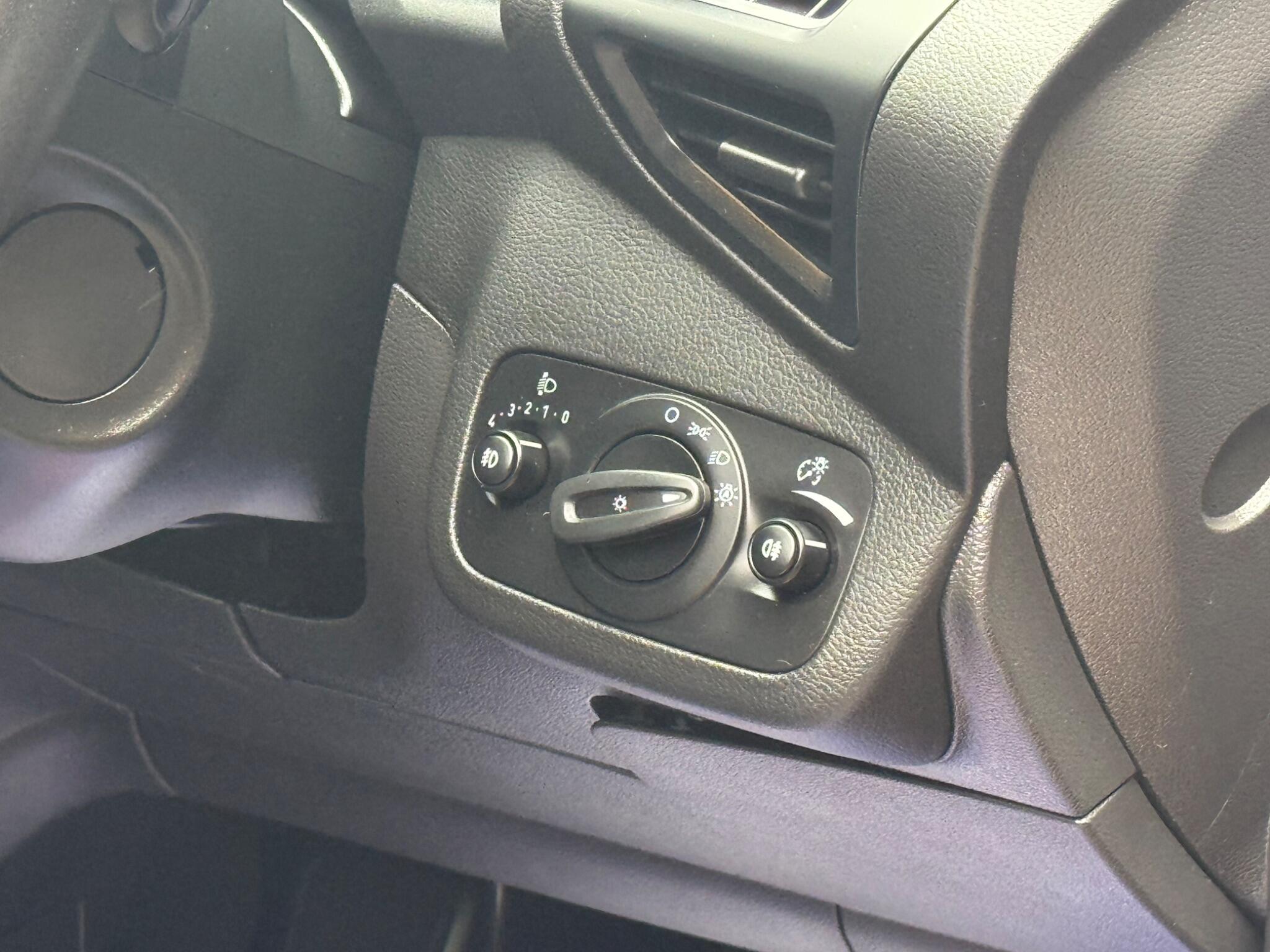 Ford C-Max view 12