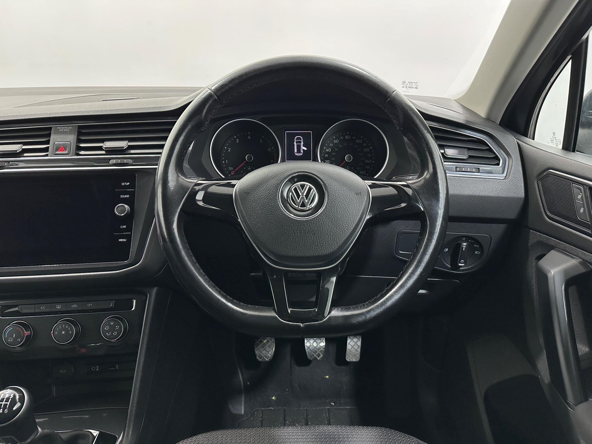 Volkswagen Tiguan view 13