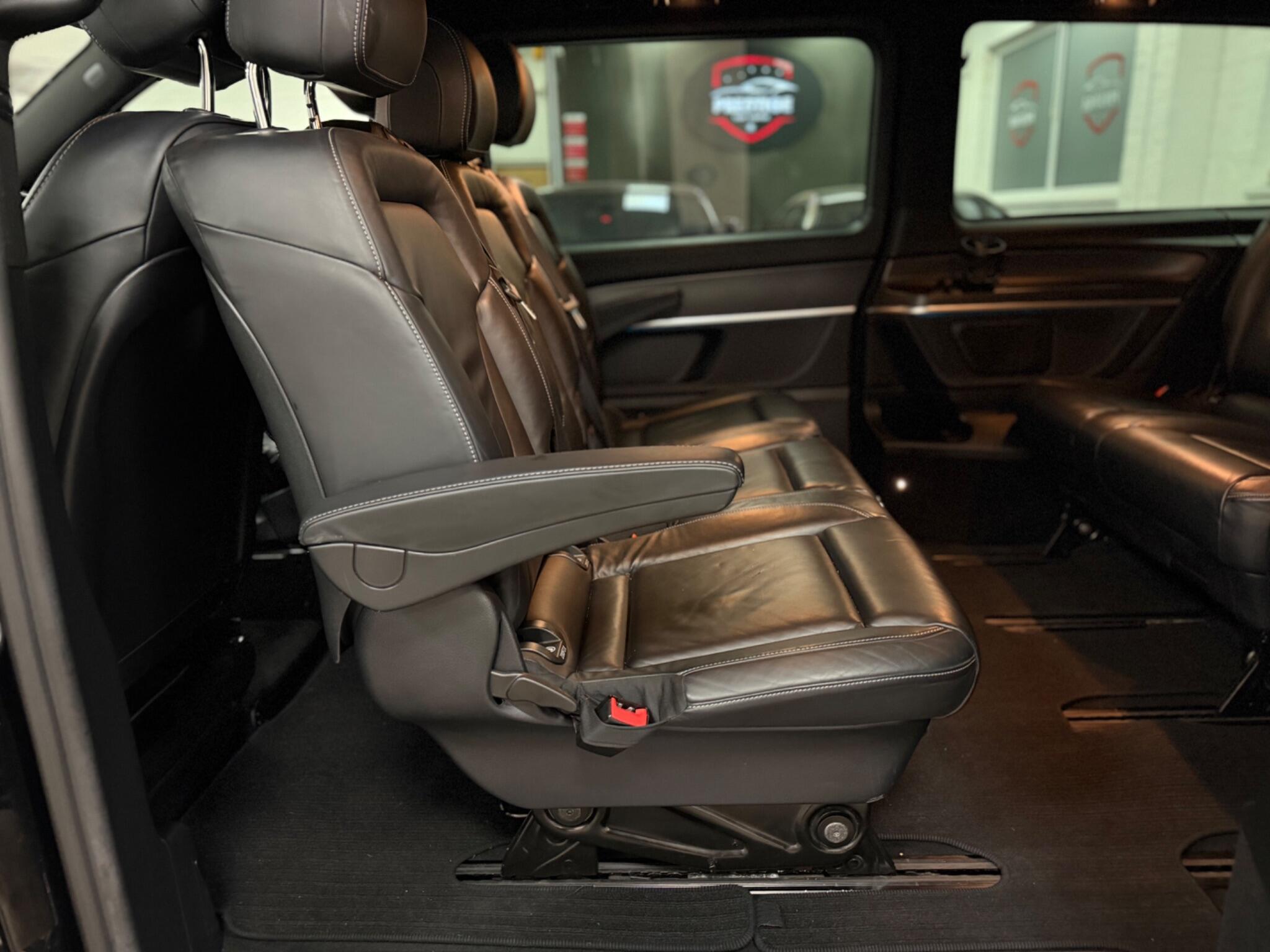 Mercedes-Benz V-Class view 29