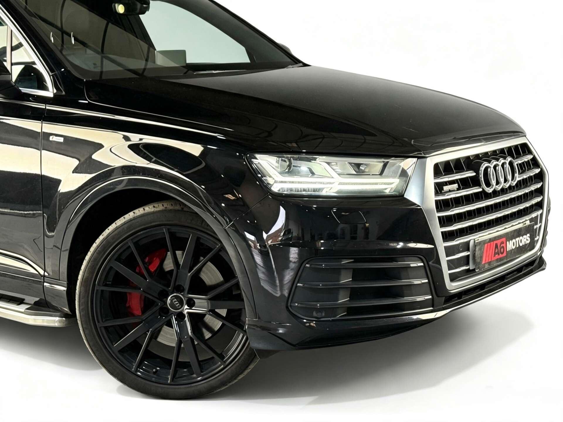 Audi Q7 view 2