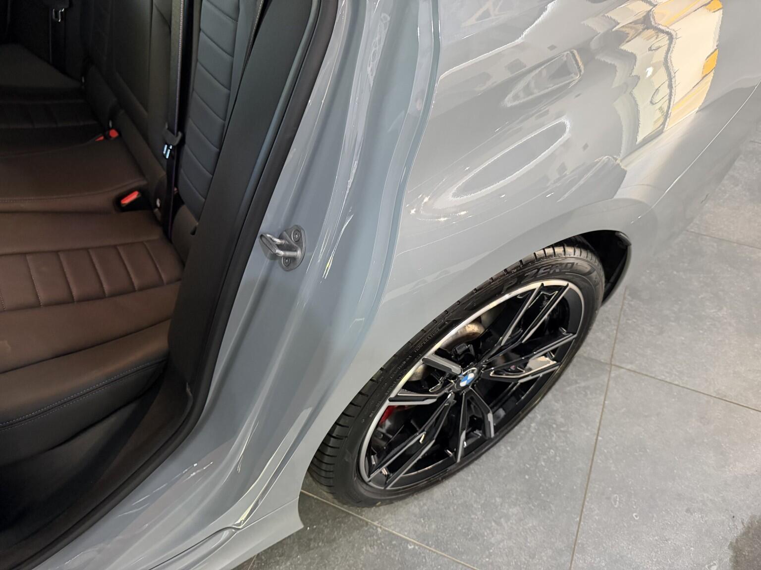BMW 3 Series view 27