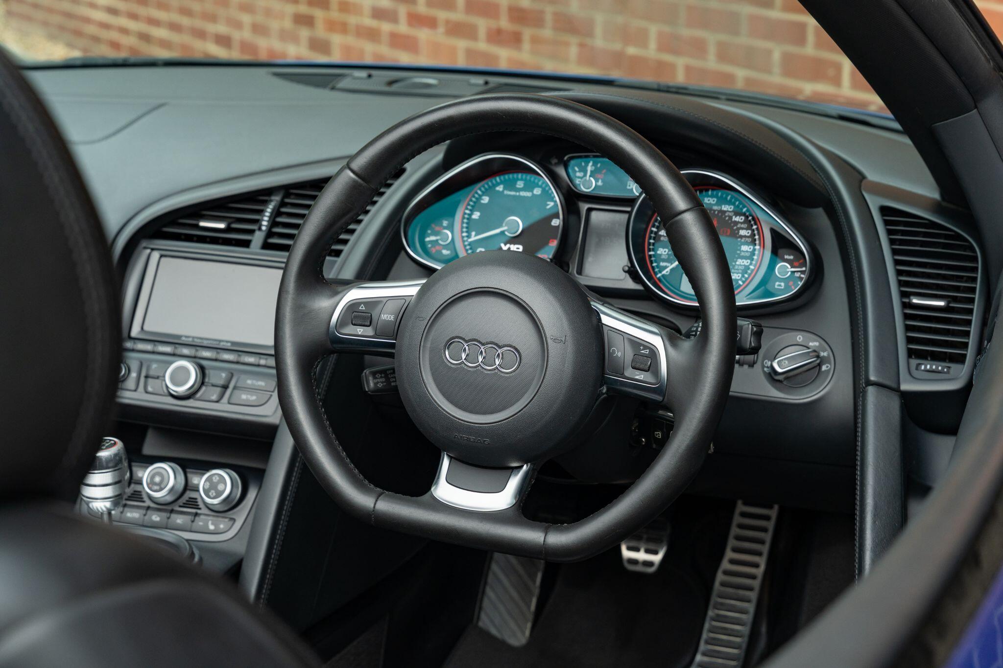 Audi R8 view 22