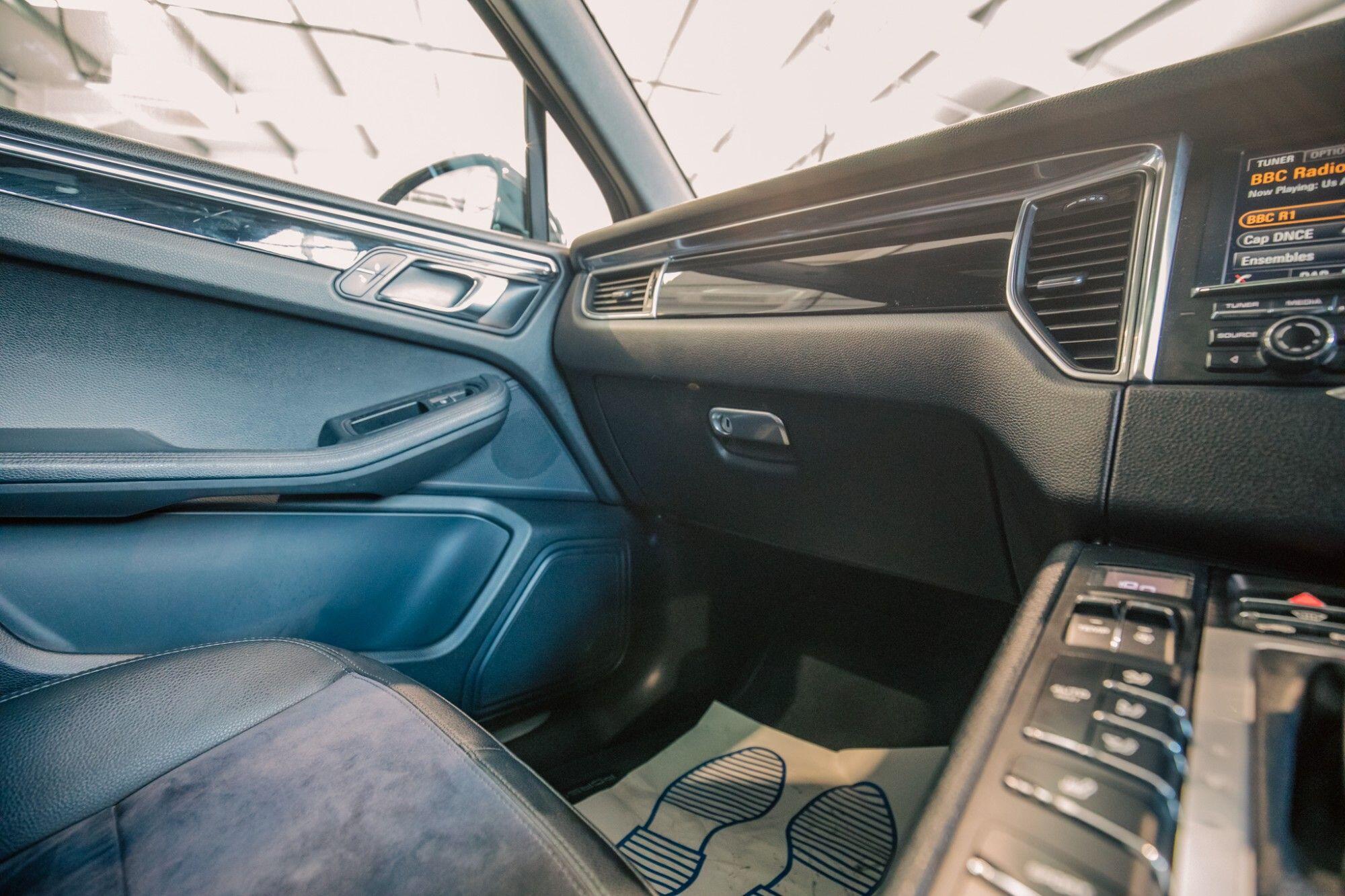 Porsche Macan view 23