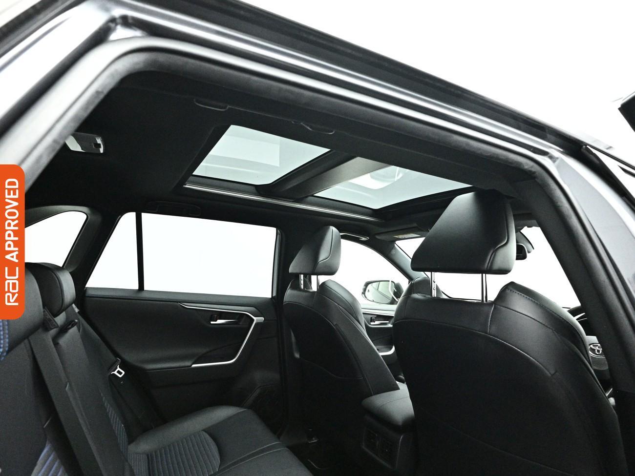 Toyota RAV4 view 3