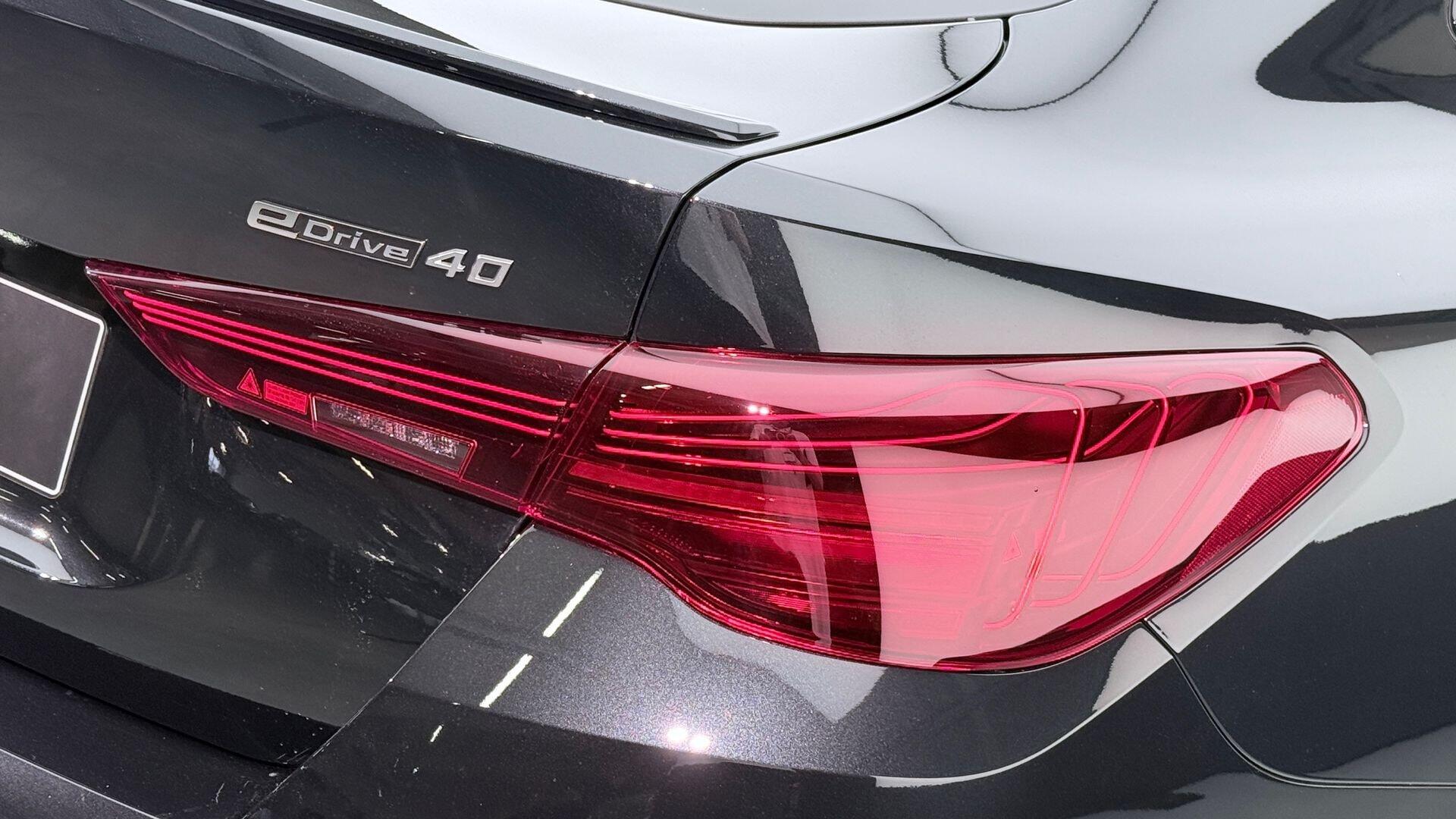 BMW i4 view 21