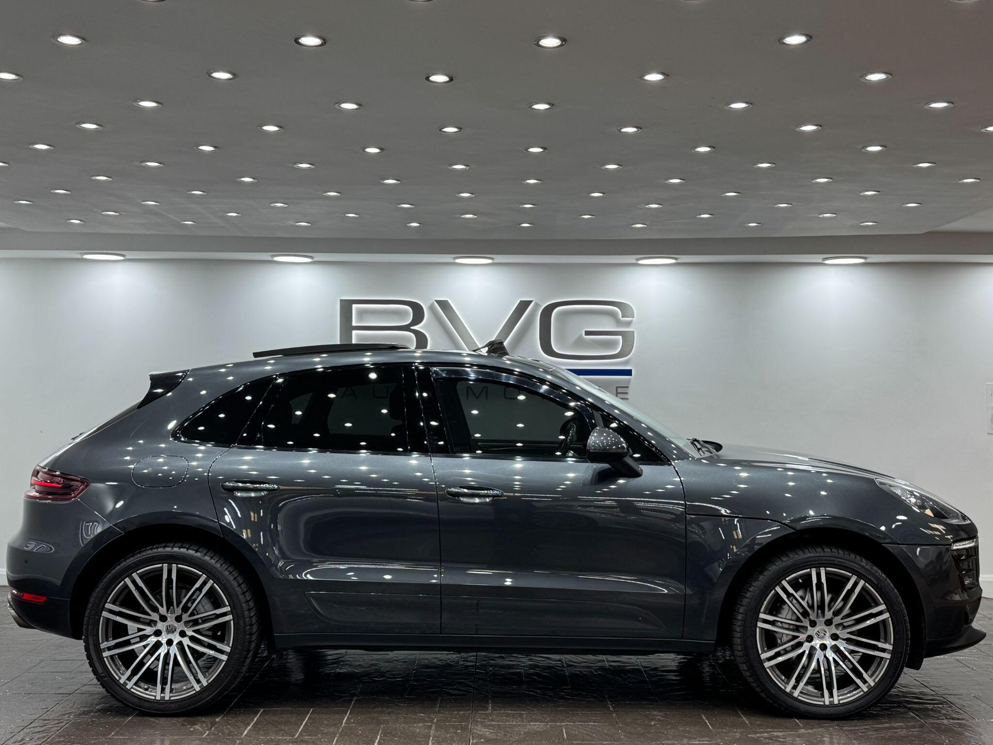 Porsche Macan view 14