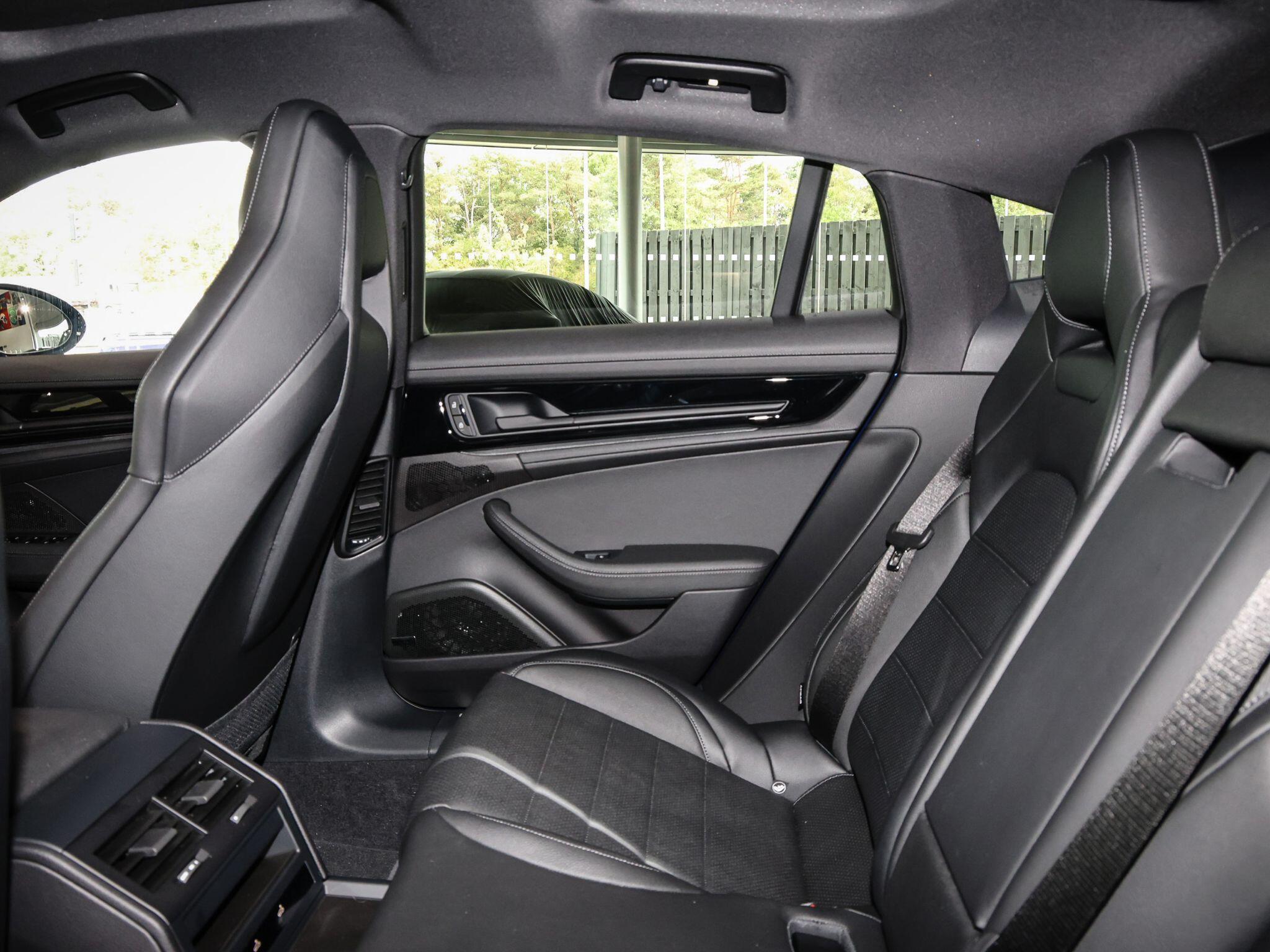 Porsche Panamera view 42