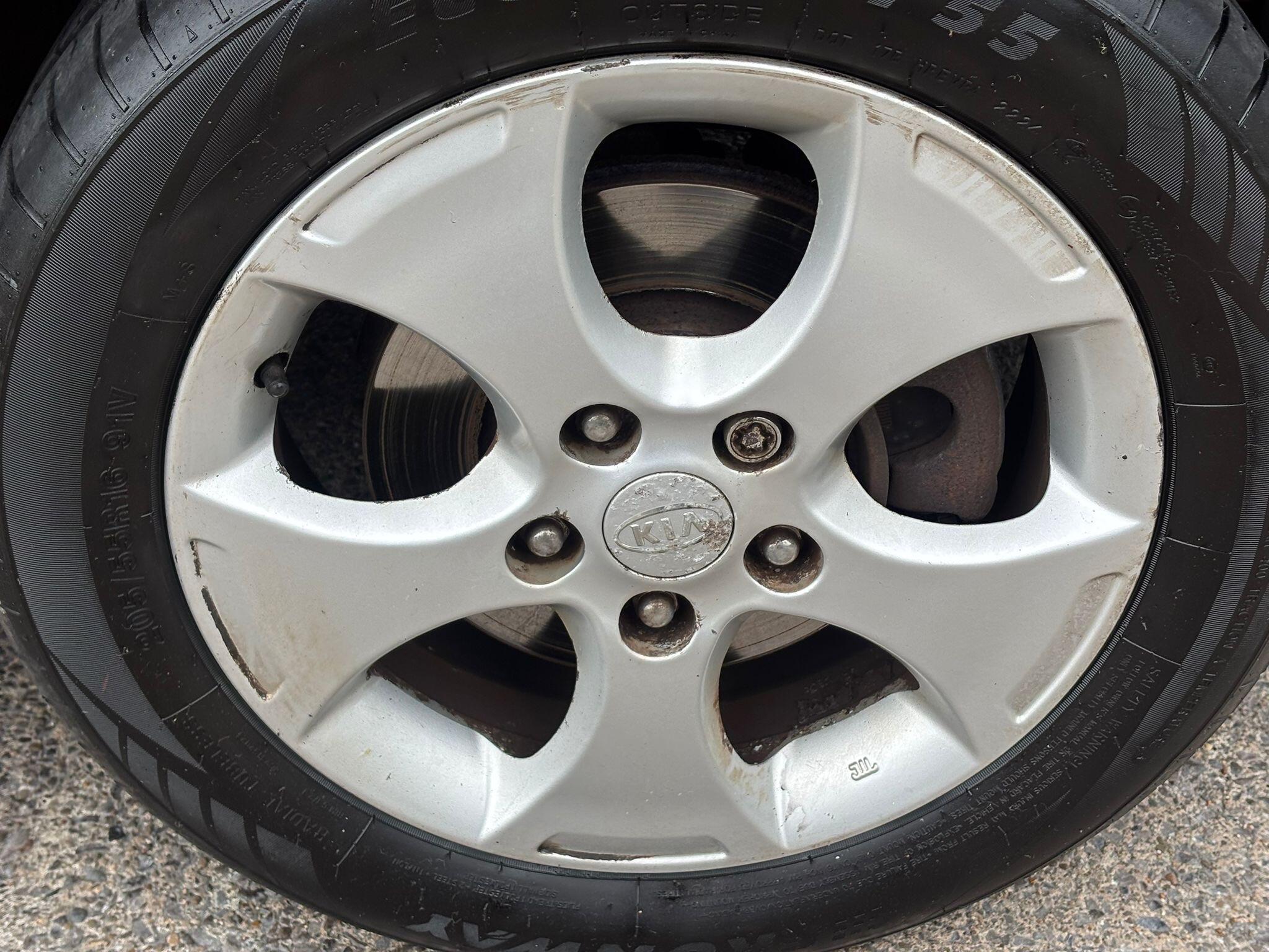 Kia Venga view 34