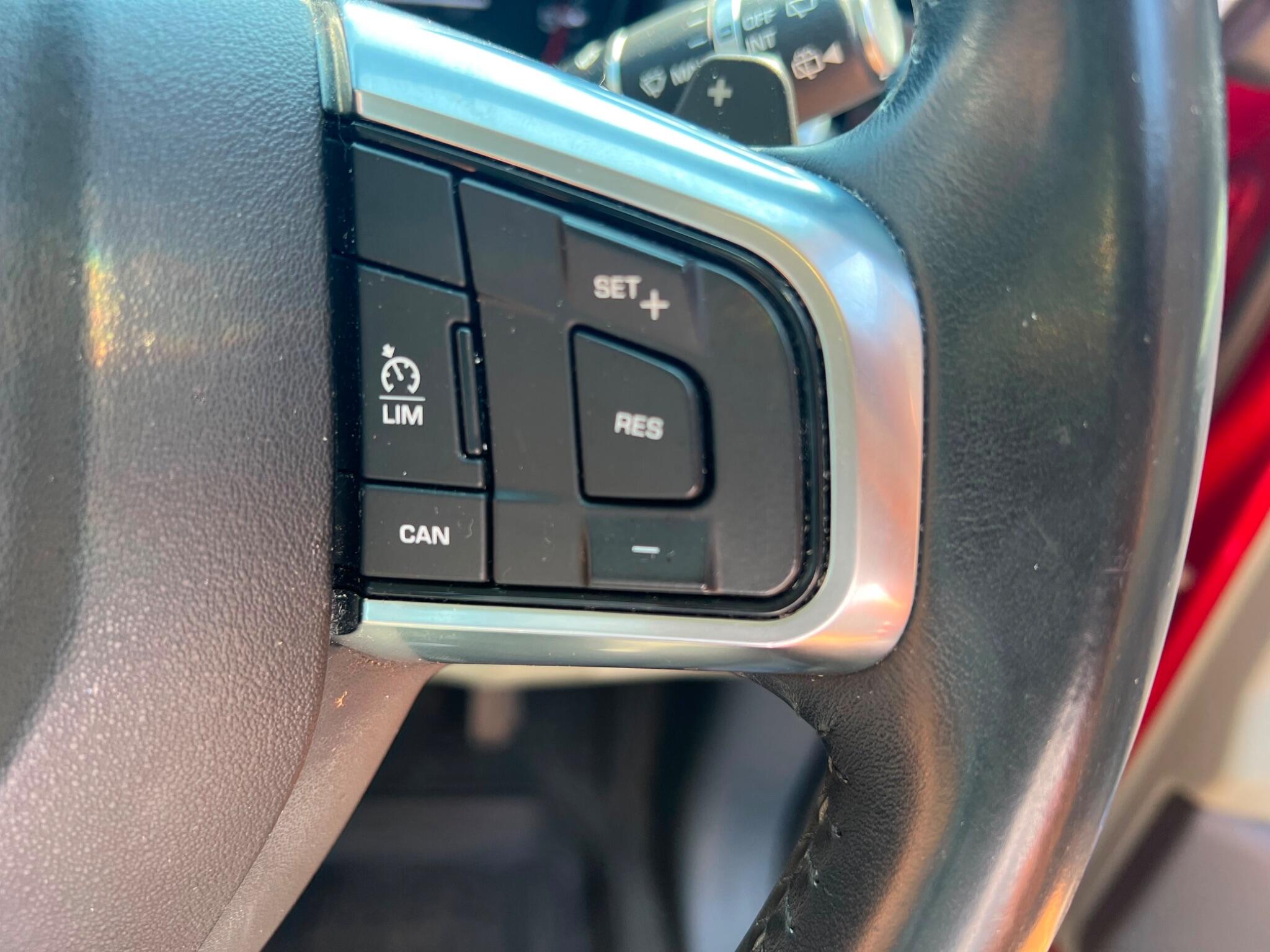 Land Rover Discovery Sport view 14