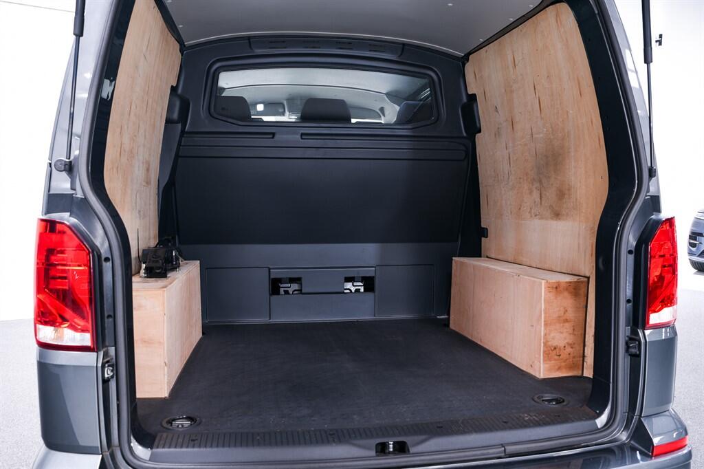 Volkswagen Transporter view 25