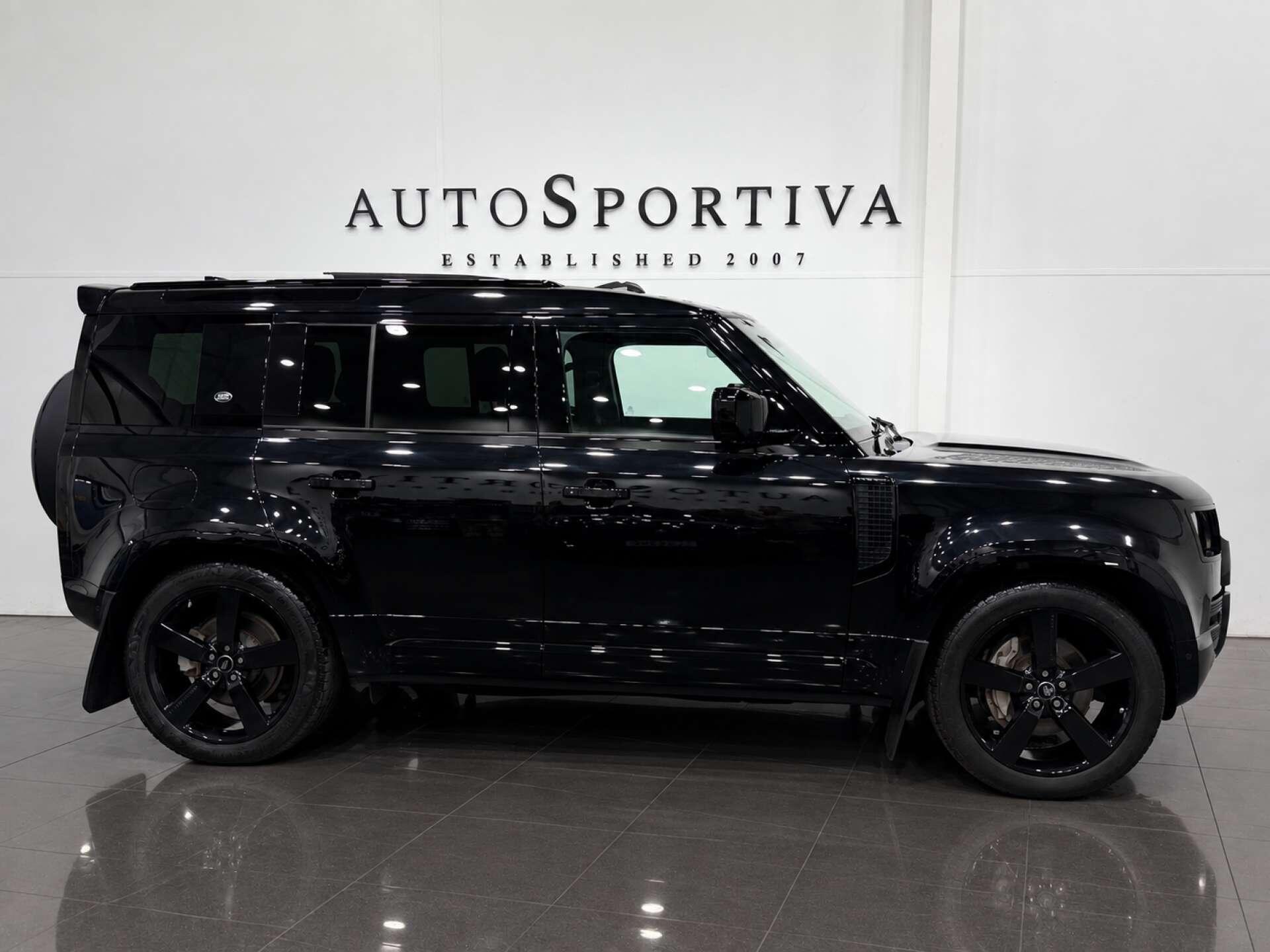 Land Rover Defender view 3