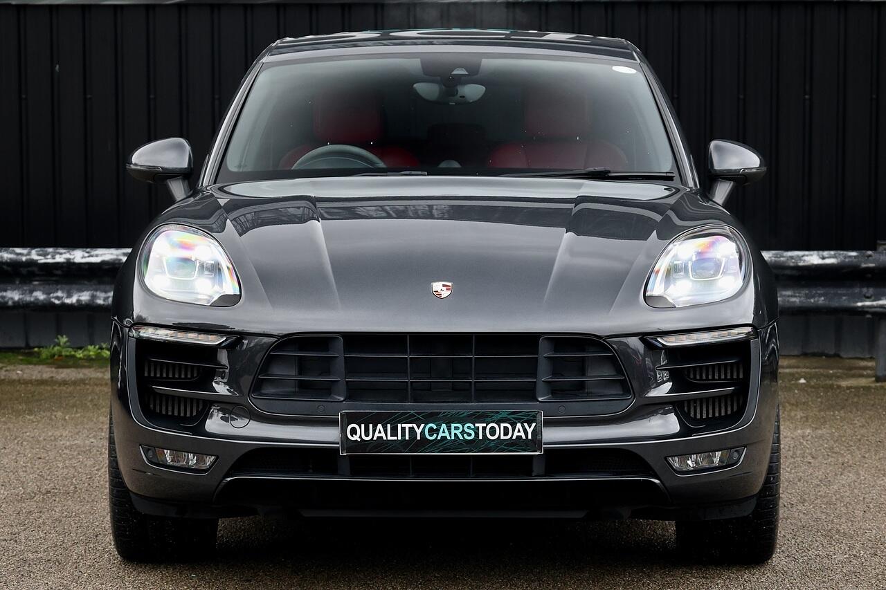 Porsche Macan view 4