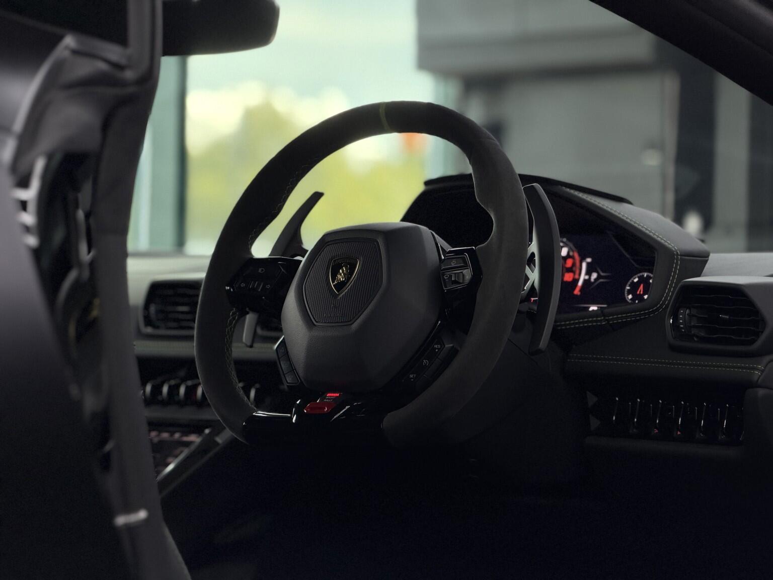 Lamborghini Huracan view 46