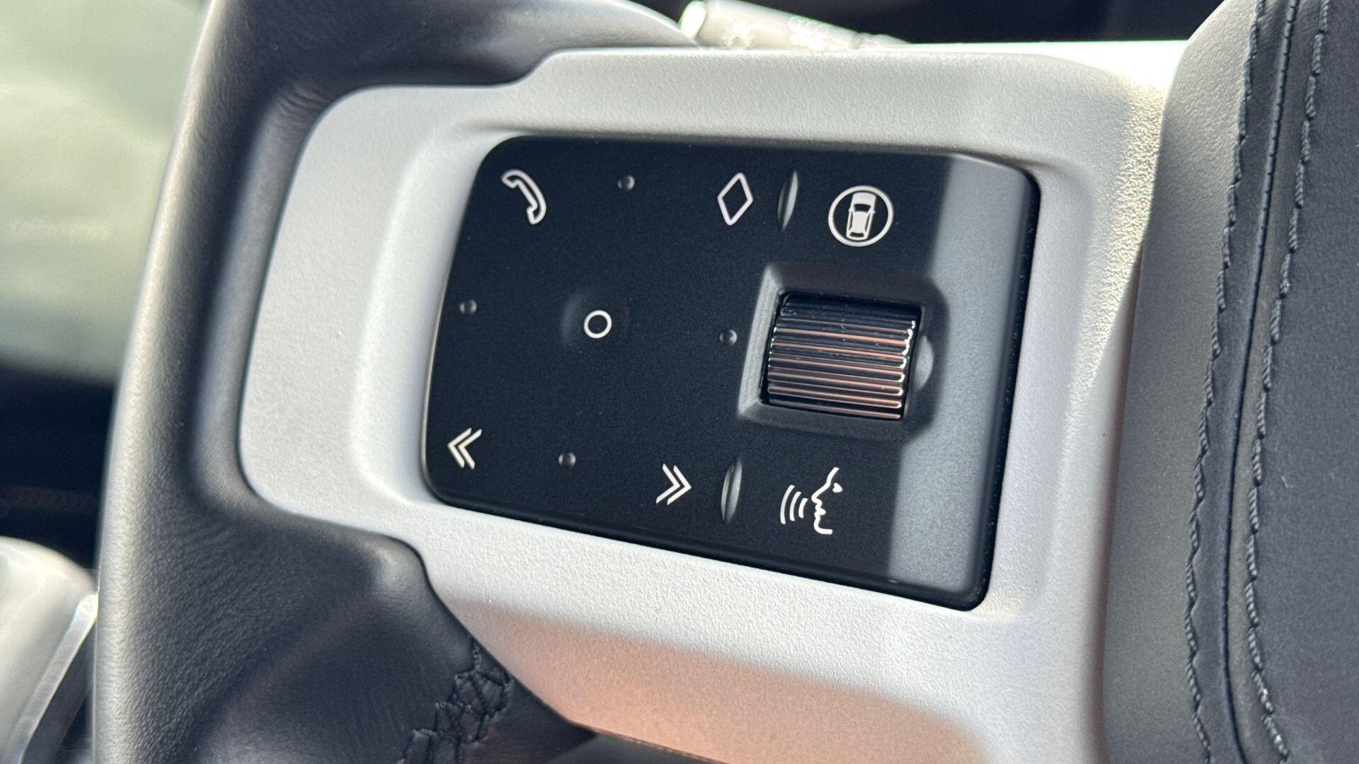 Land Rover Defender view 30