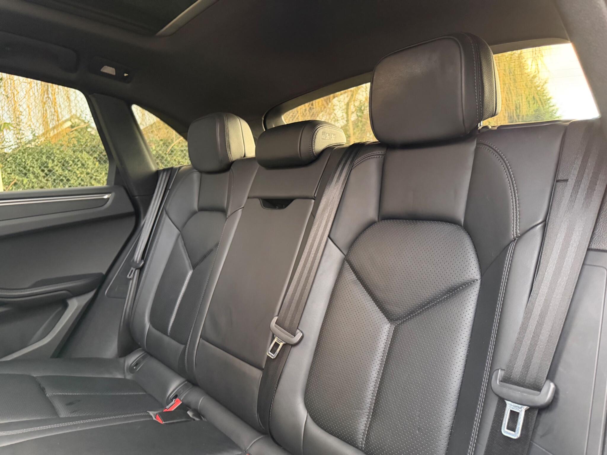 Porsche Macan view 24