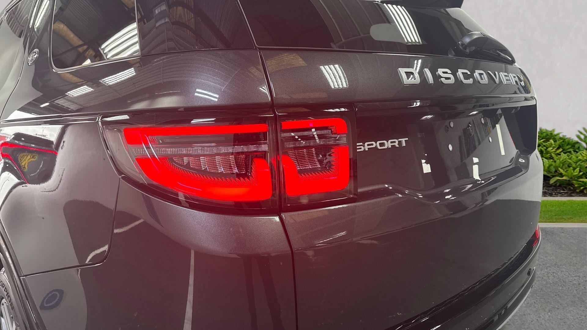 Land Rover Discovery Sport view 19