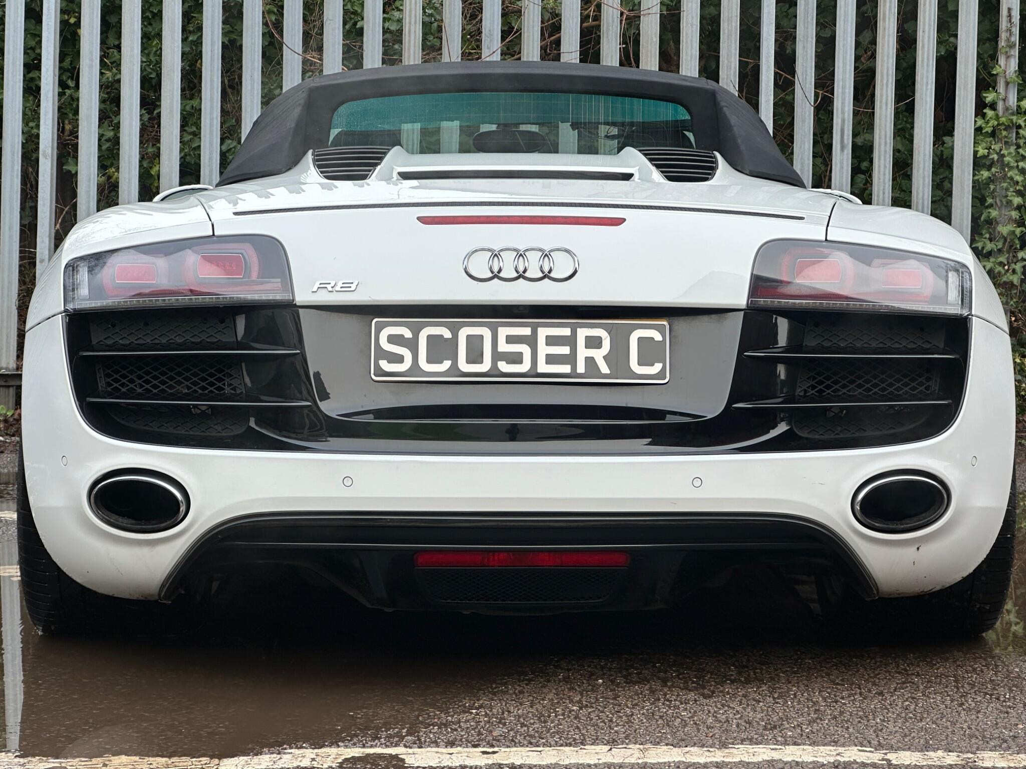 Audi R8 view 4
