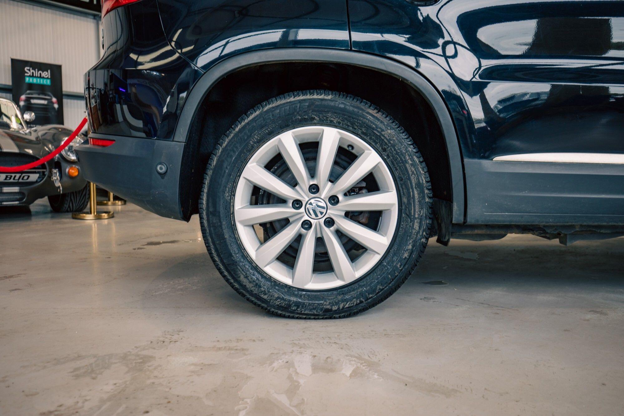 Volkswagen Tiguan view 8