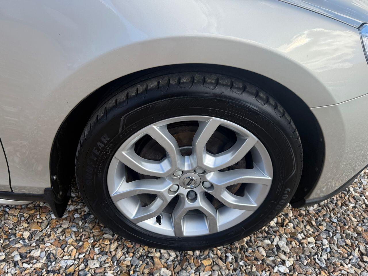 Volvo V40 Cross Country view 26
