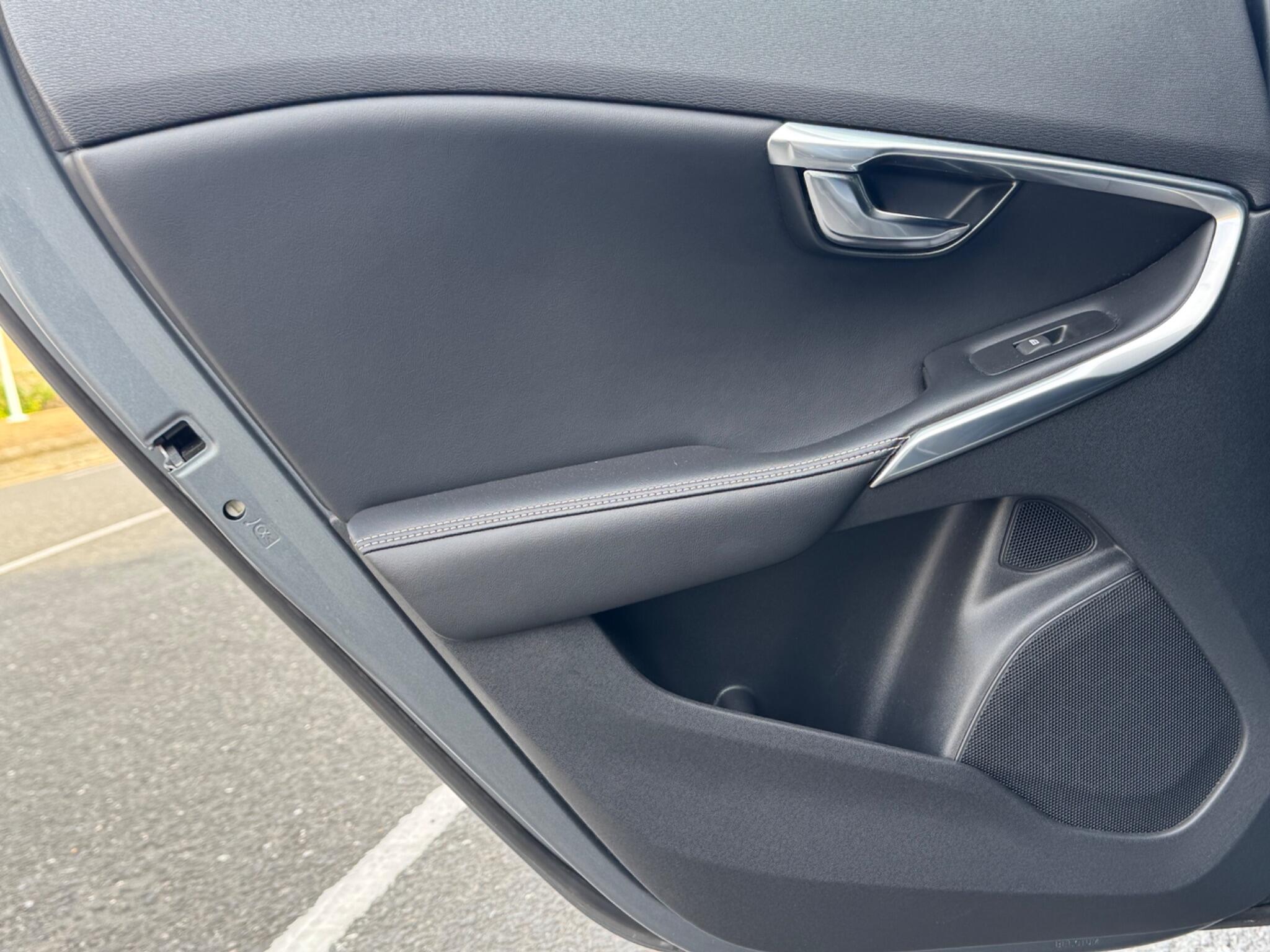 Volvo V40 view 26