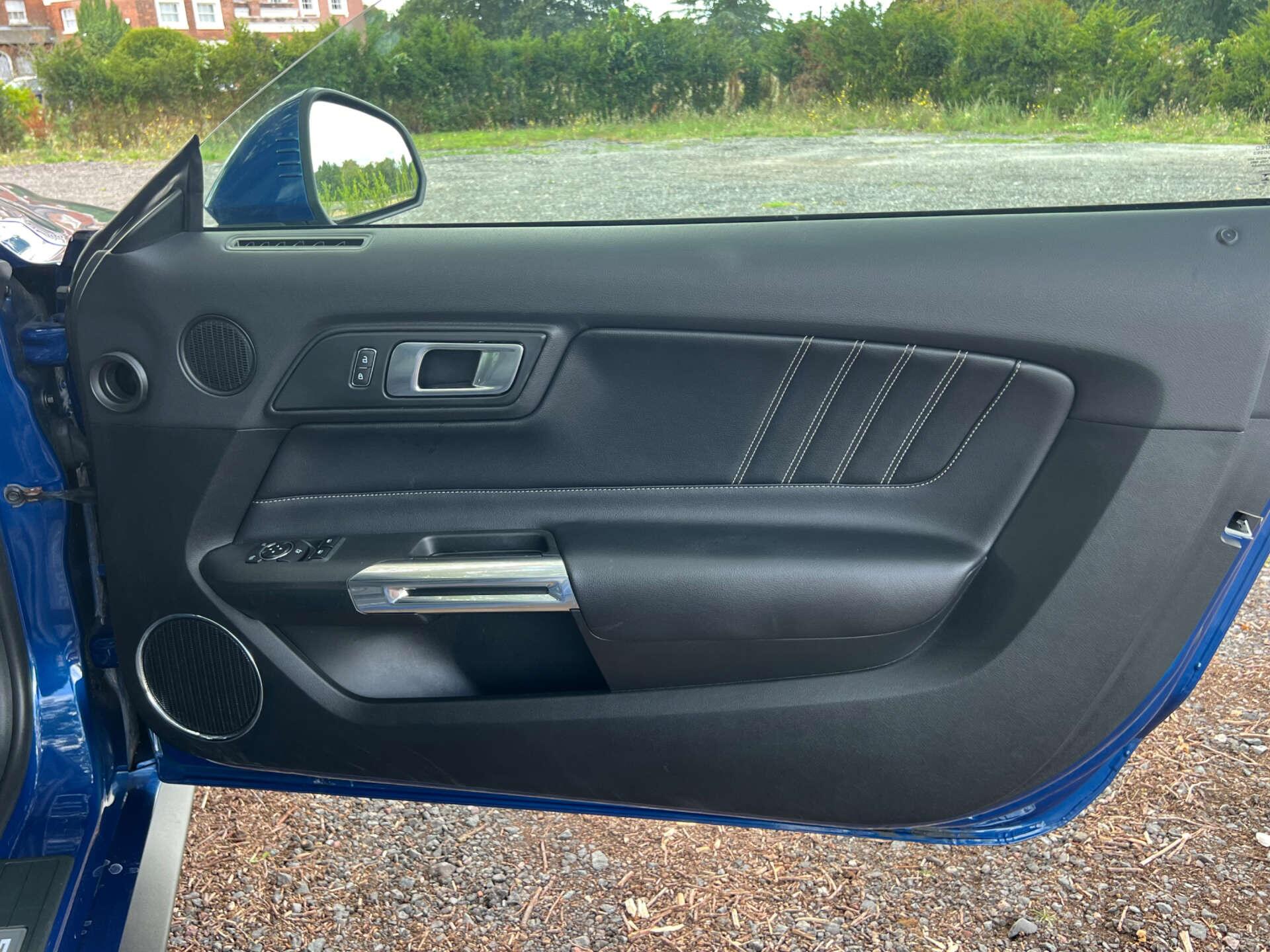 Ford Mustang view 28