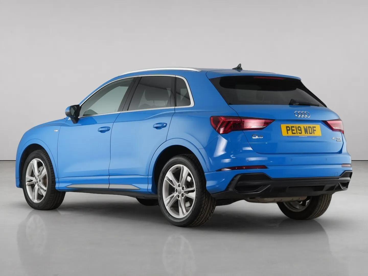 Audi Q3 view 6