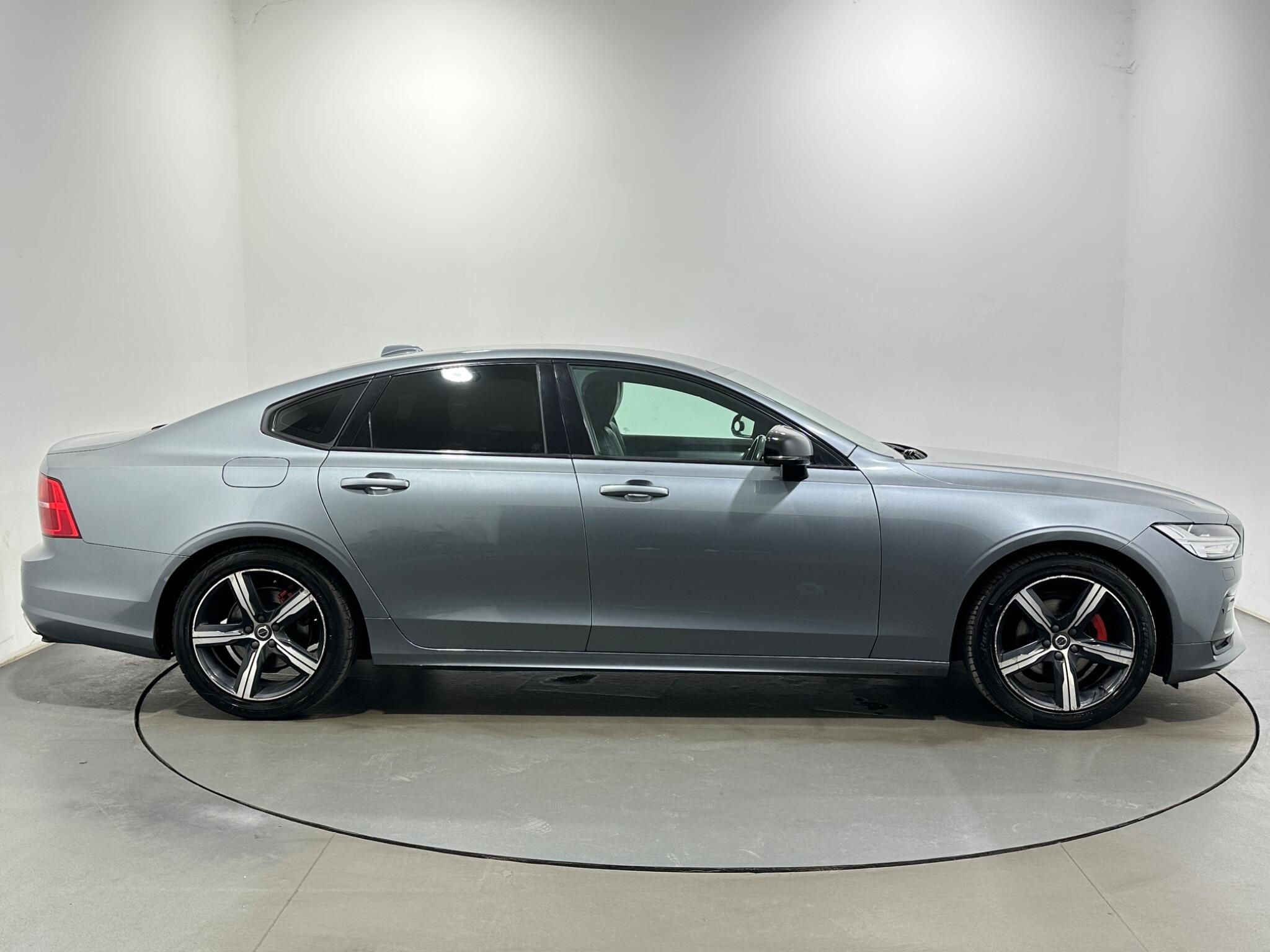 Volvo S90 view 9