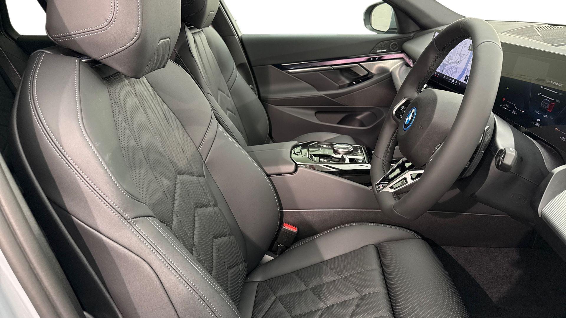 BMW 5 Series view 11