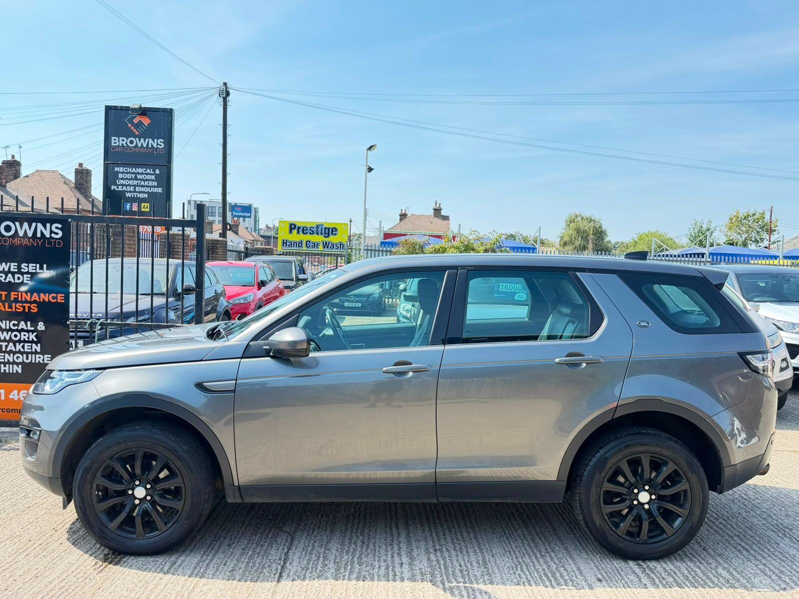 Land Rover Discovery Sport view 6