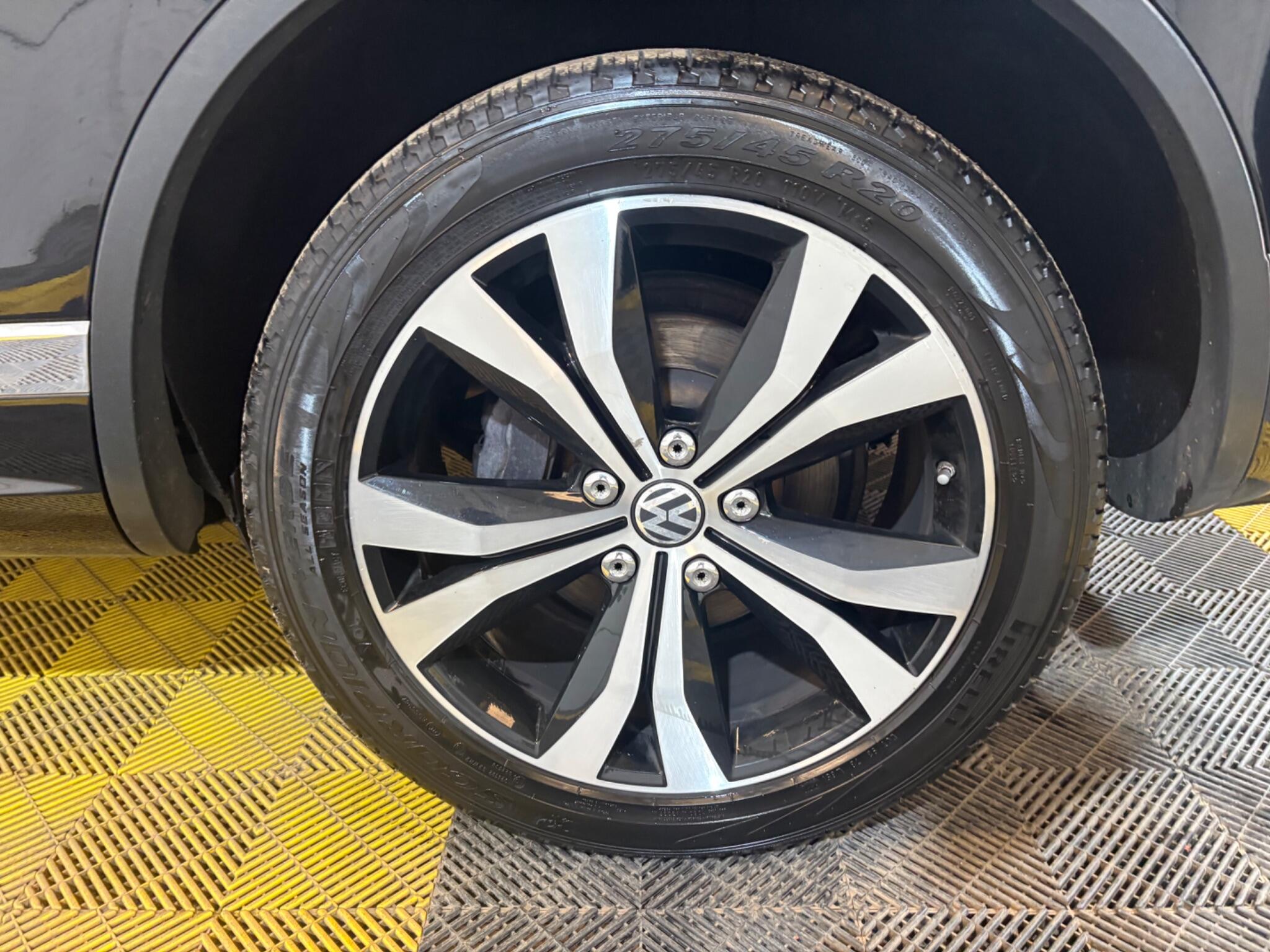 Volkswagen Touareg view 61