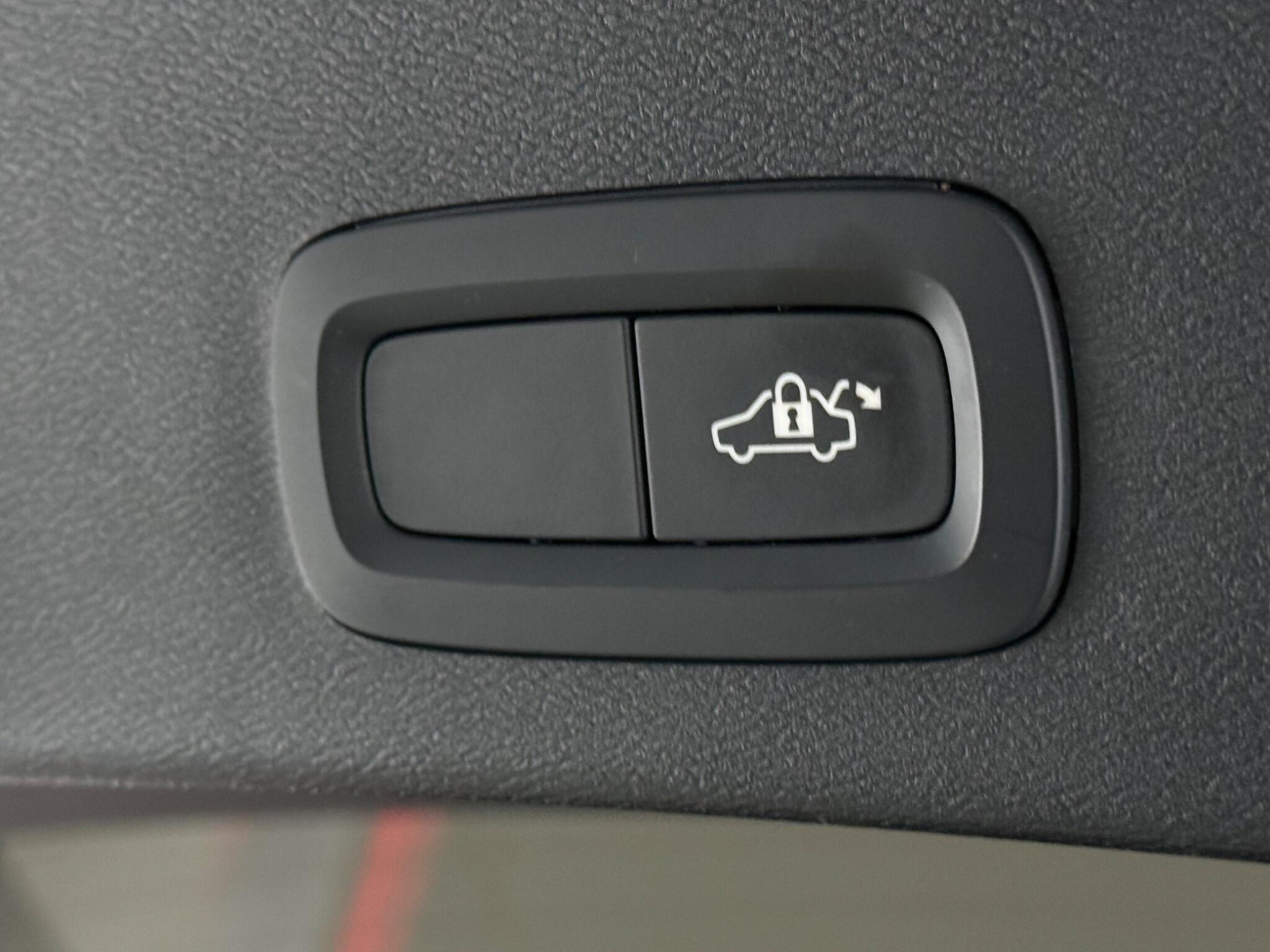 Volvo XC40 view 11