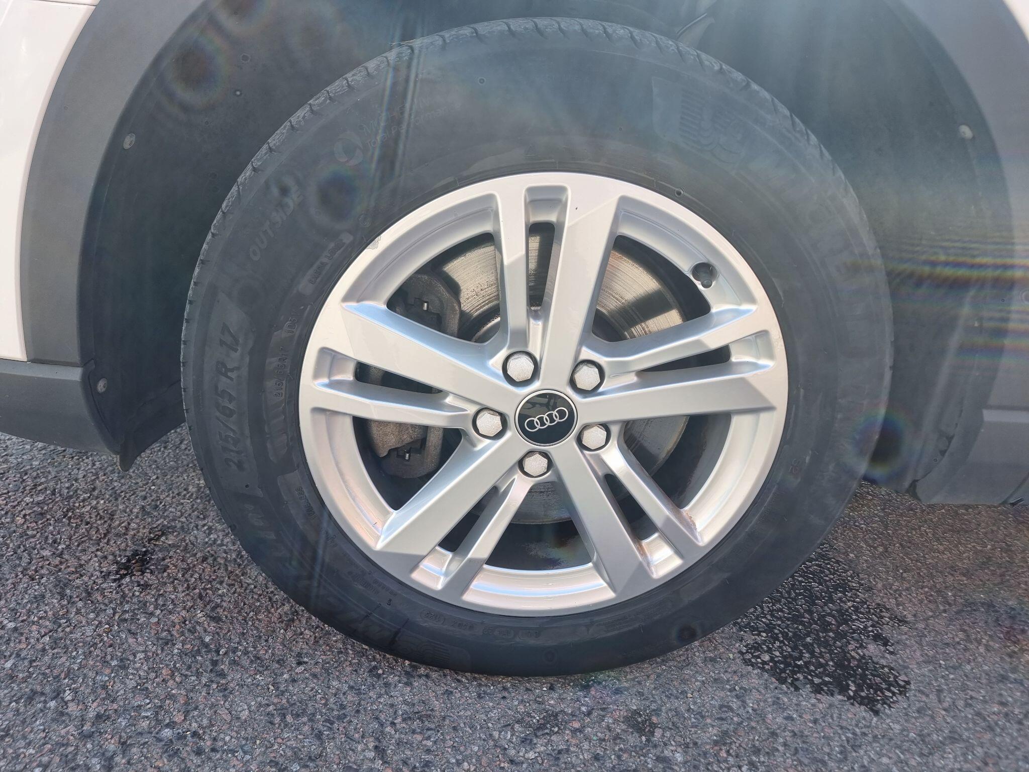 Audi Q3 view 25