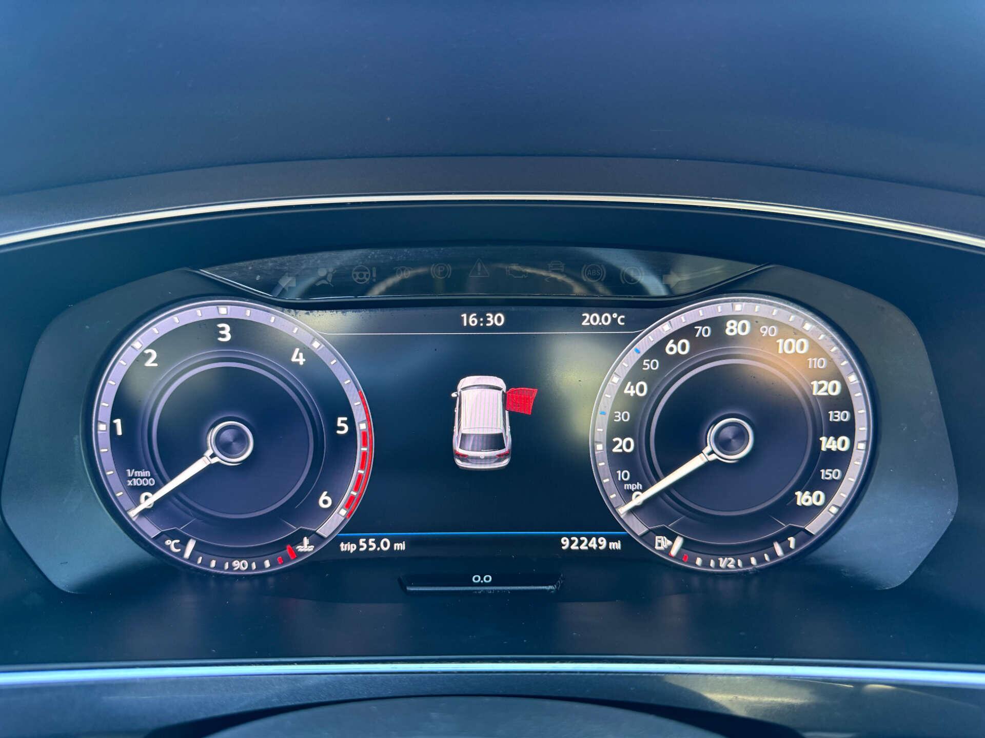 Volkswagen Tiguan view 45