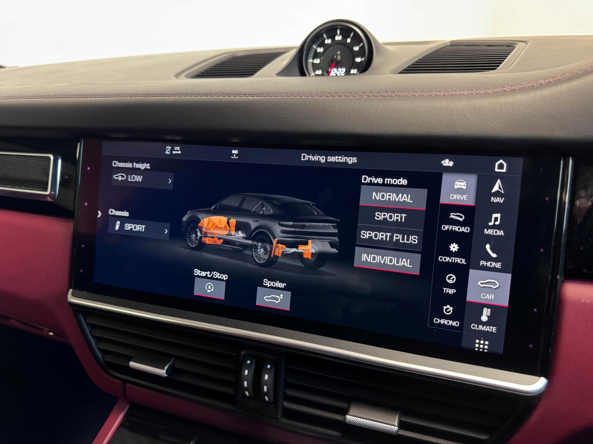 Porsche Cayenne view 56