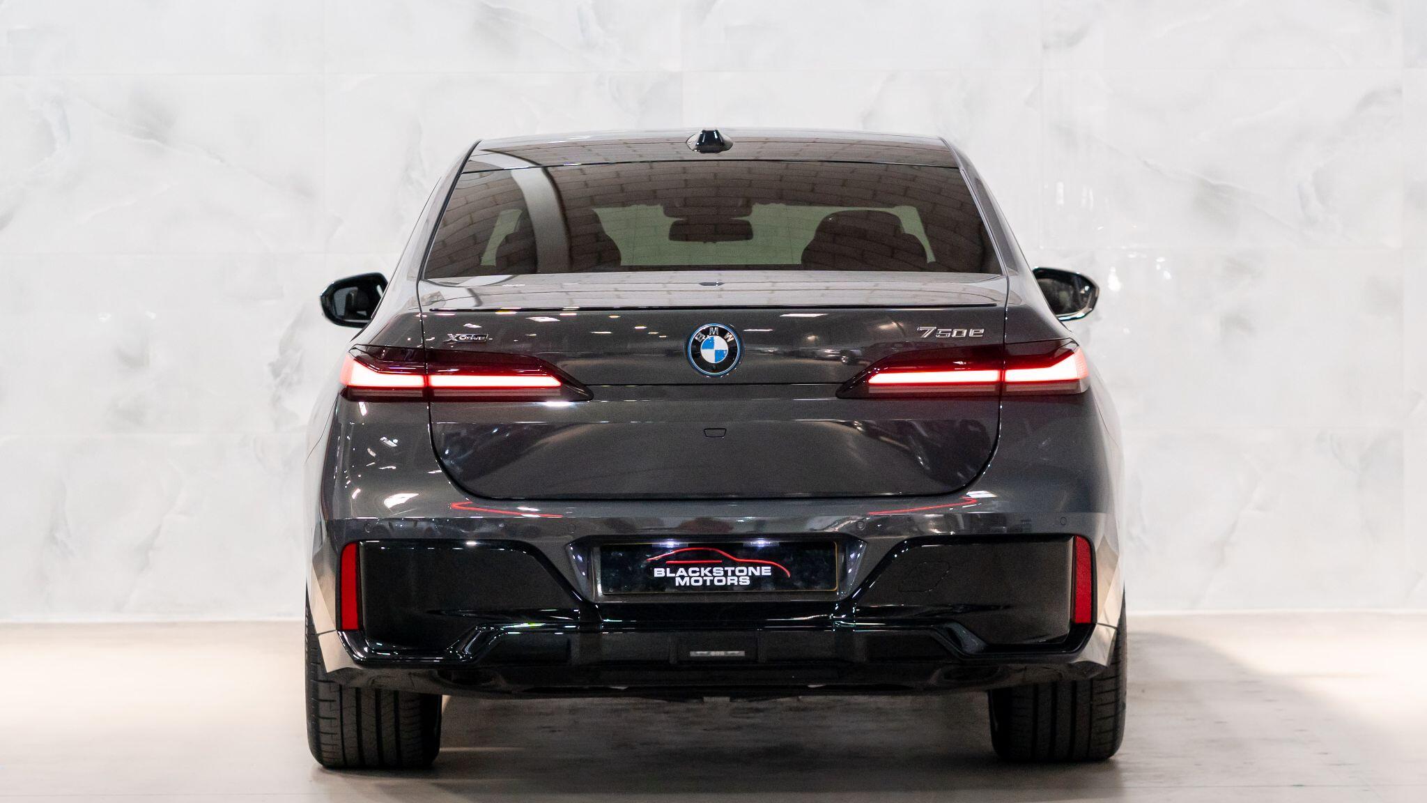 BMW 7 Series view 6