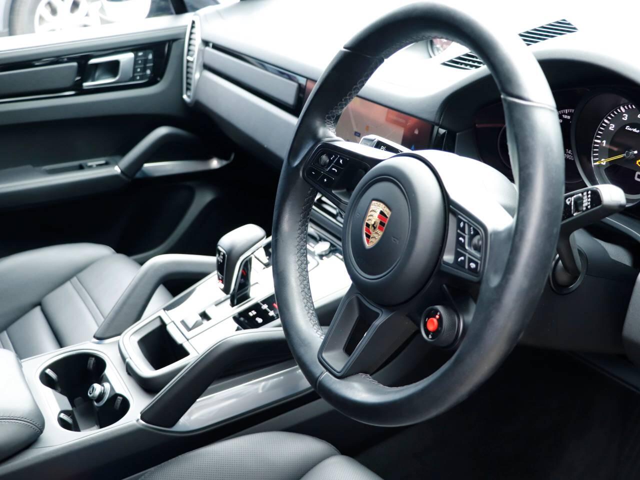 Porsche Cayenne view 14
