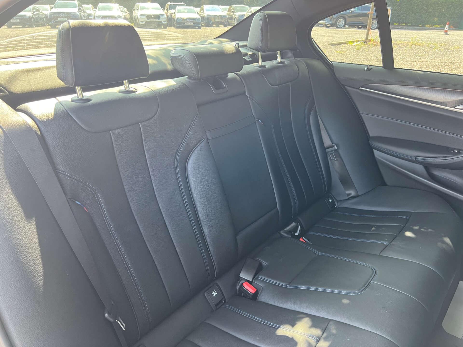 BMW 5 Series view 16